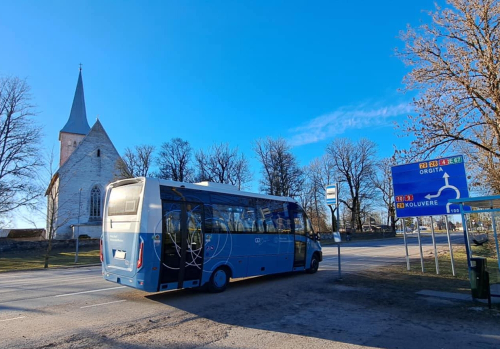 Buss. 3d4c78bd-99b7-4975-88d4-2cb11ab3cd1d._1.jpg