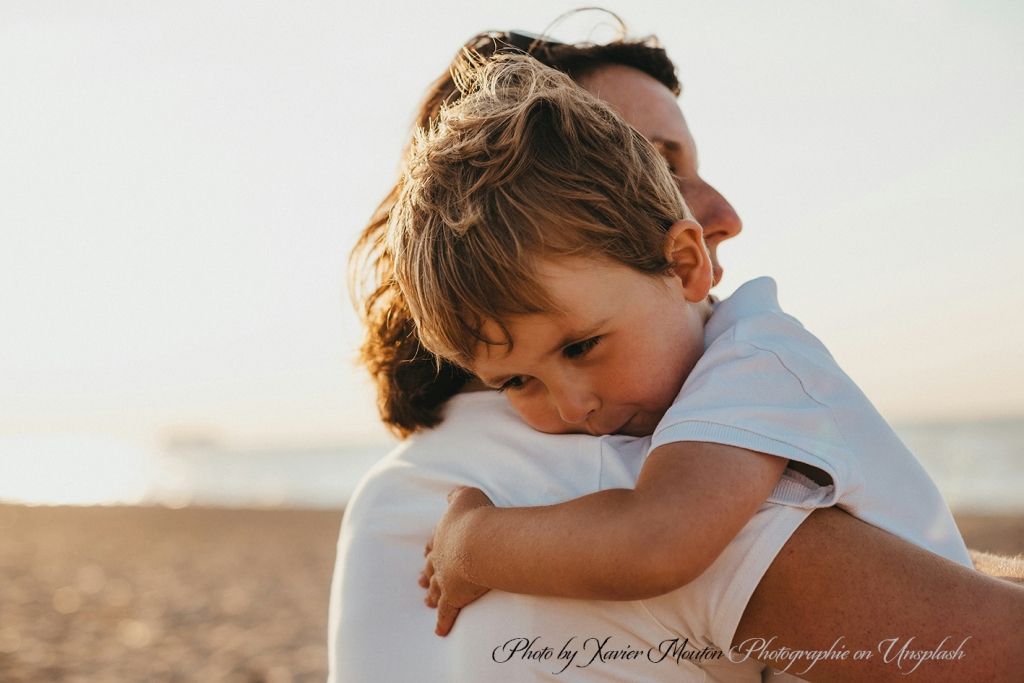 Ema lapsega. xavier-mouton-photographie-MRWHSKimBJk-unsplash._0.jpg