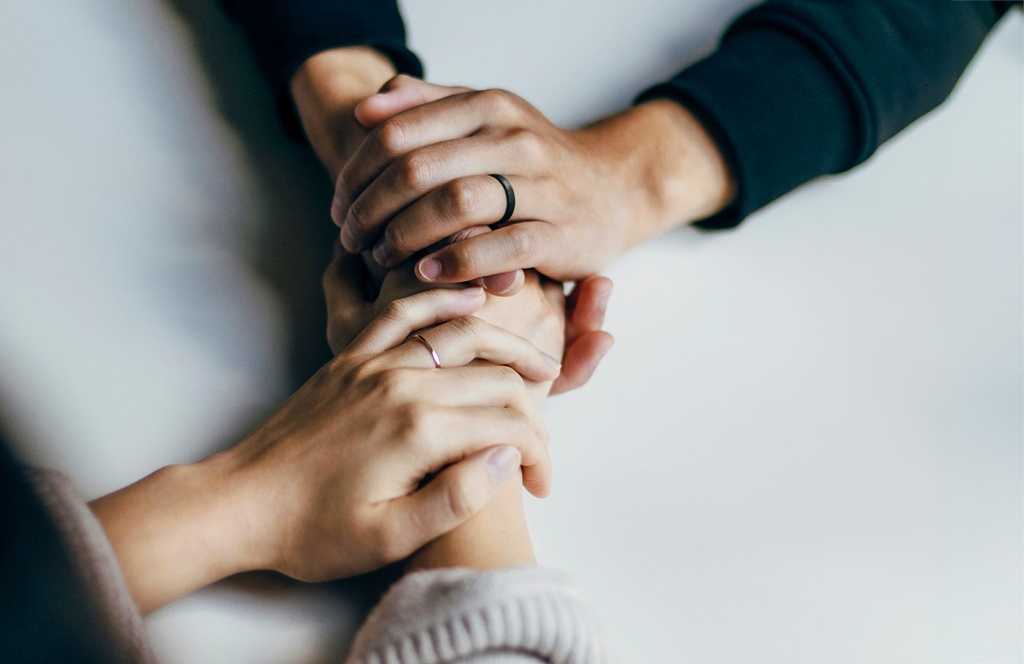 Käed. Photo by Priscilla Du Preez 🇨🇦 on Unsplash._0.jpg
