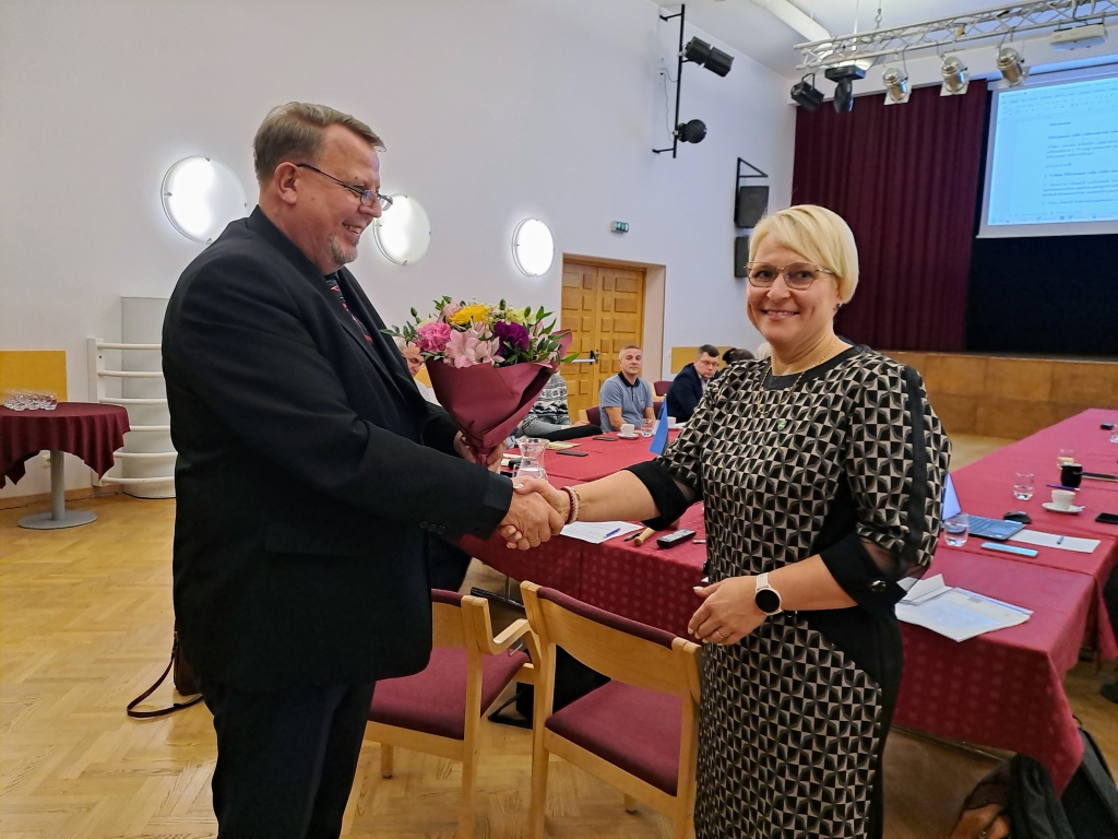 Volikogu esimees M. Välis ja vallavanem T. Matsalu