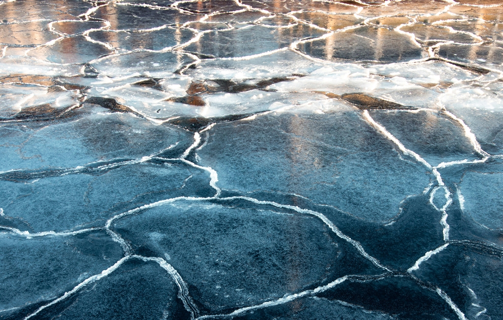 Jää. Photo by Kasper Rasmussen on Unsplash._0.jpg
