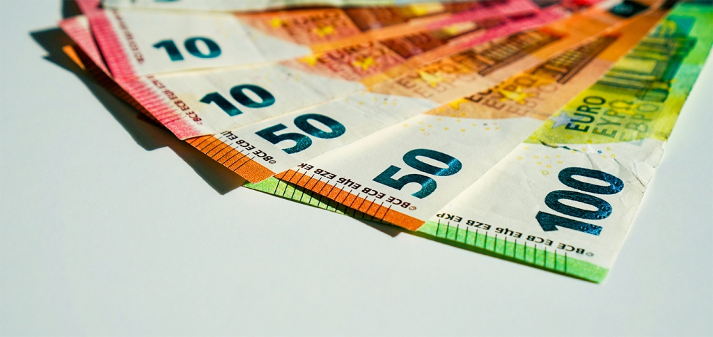 euro rahatähed. Photo by John Vid on Unsplash._0.jpg