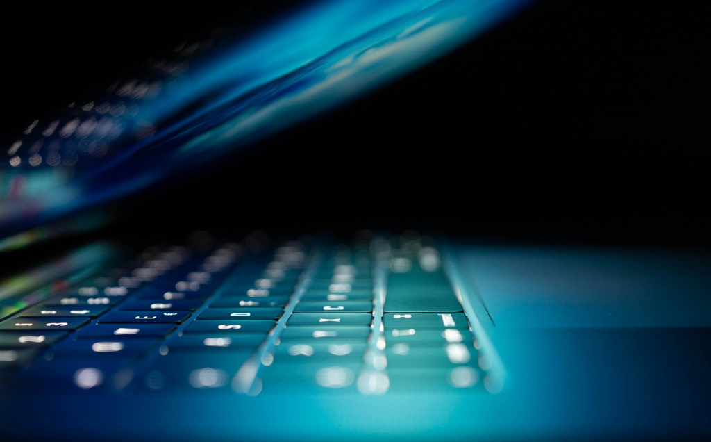 Internet. Photo by Philipp Katzenberger on Unsplash._0.jpg