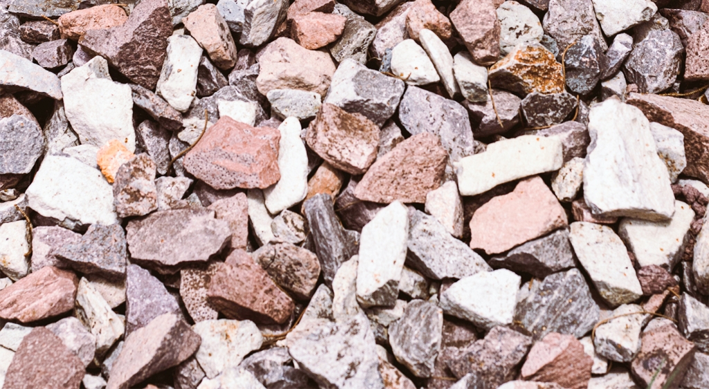 Killustik. Photo by Alejandro Barba on Unsplash._0.jpg