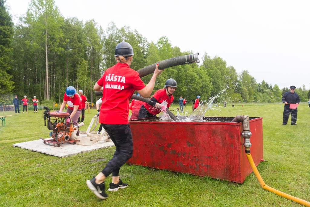 Mootorpritsi lahinghargnemise võistlus Sillaotsa talumuuseumis.