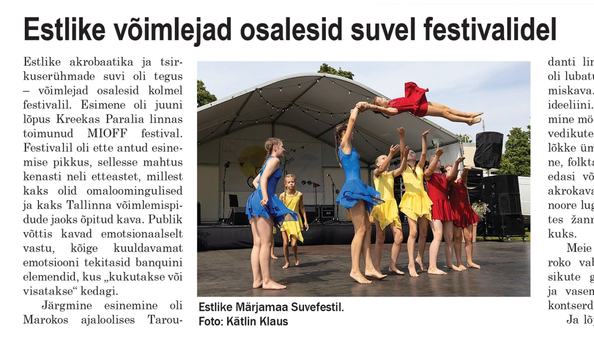 Pilt Märjamaa Nädalalehest, kus on artikkel nimega "Estlike võimlejad osalesid suvel festivalidel" ja selle kõrval paremal foto nende esinemisest suvefestil Märjamaa kesväljakul.